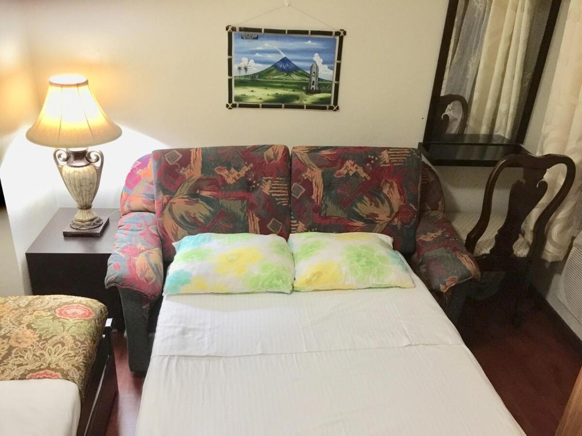 Apartment 2 Bedroom Loft Type Bright Family Friendly In Mnl *